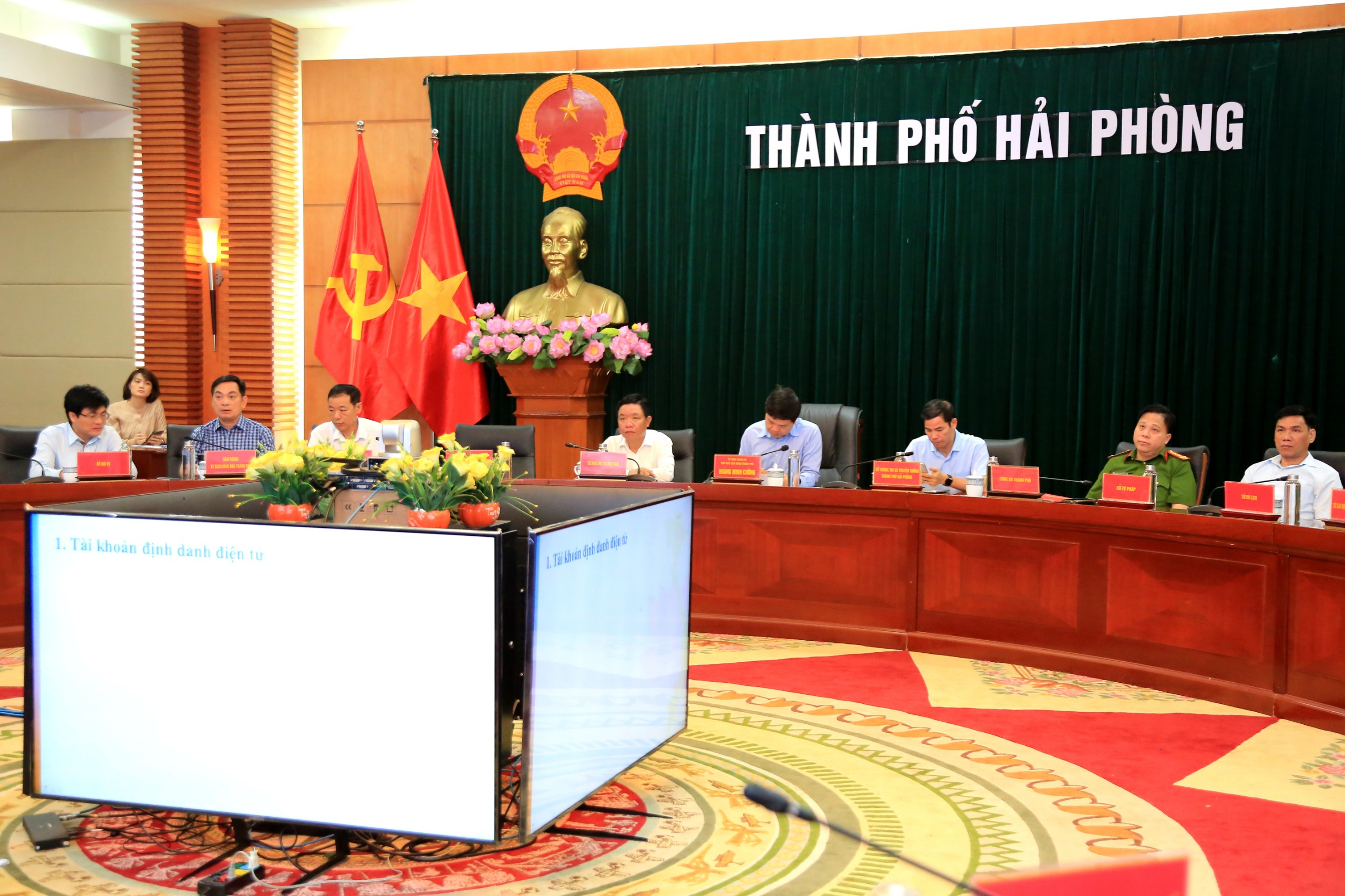 Hội thảo Giải pháp chuyển đổi sang sử dụng một loại tài khoản duy nhất VNeID trong thực hiện dịch vụ công trực tuyến